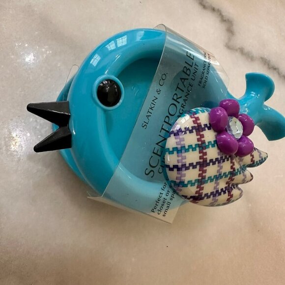 Bath & Body Works Blue Fish Gem Air Freshener Visor Clip Scentportable - Picture 4 of 8